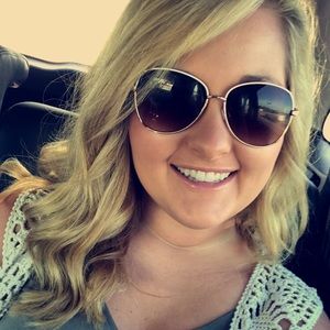 Meet your Posher, Madison